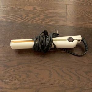 White chi air straightener